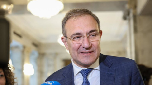 Гуцанов отчита 120 заявки на ден от българи в чужбина по проекта "Избирам България"
